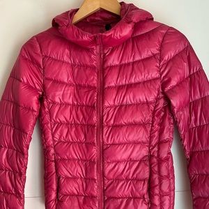 UNIQLO womens xs hot pink packable puffer jacket (with packing bag)